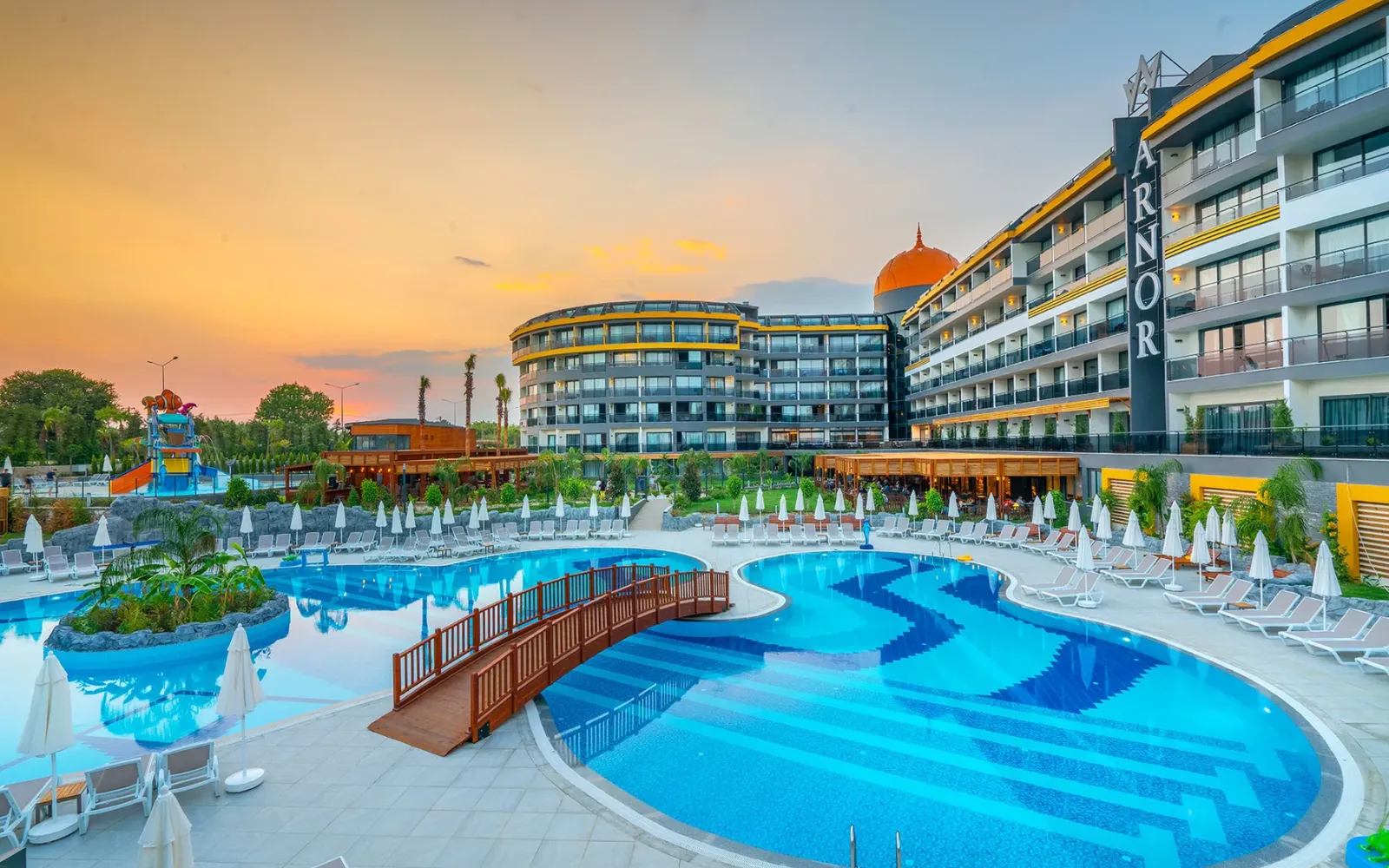 Super Luxury Hotel